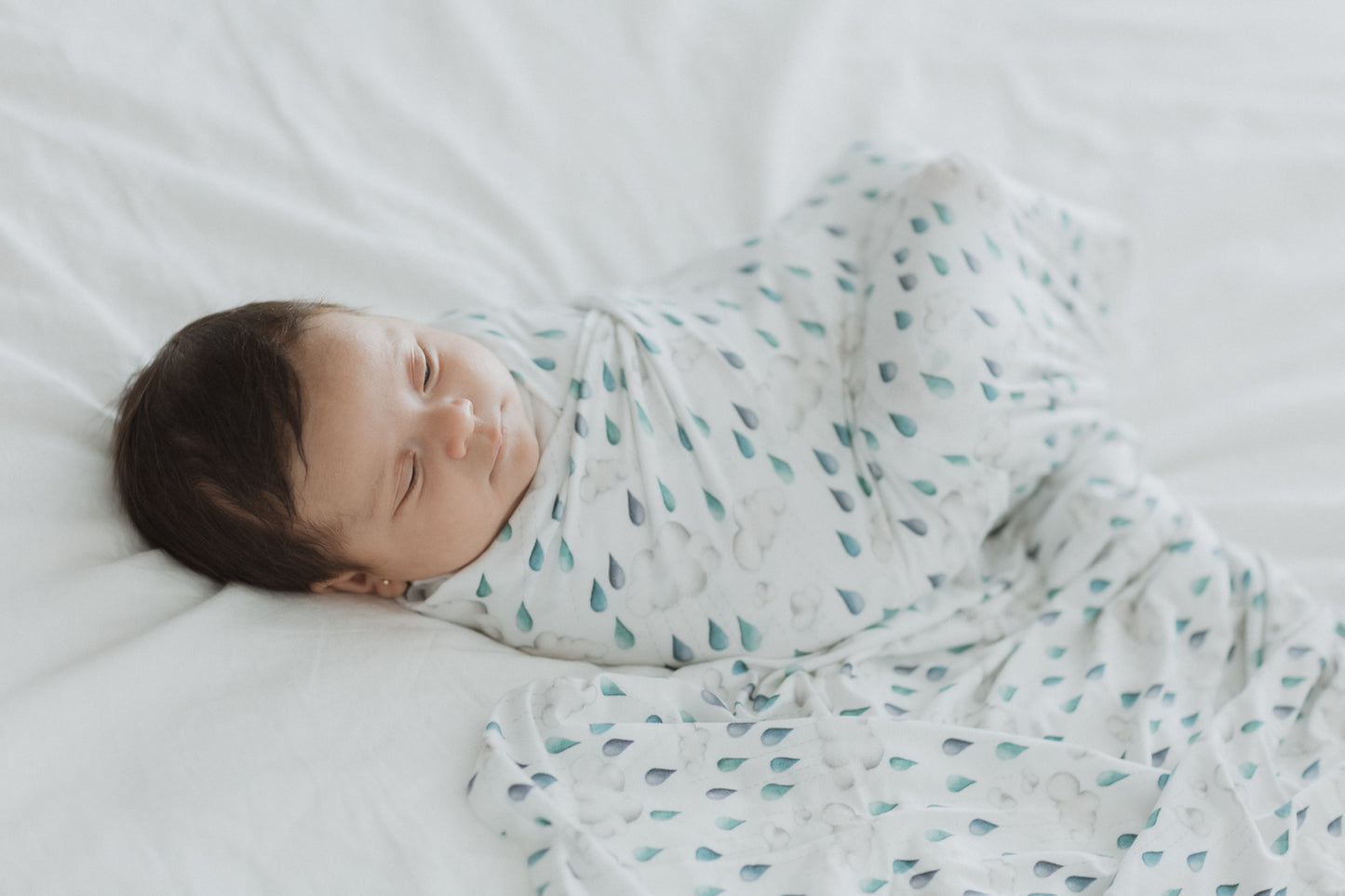 Lluvia azul Swaddle con gorro