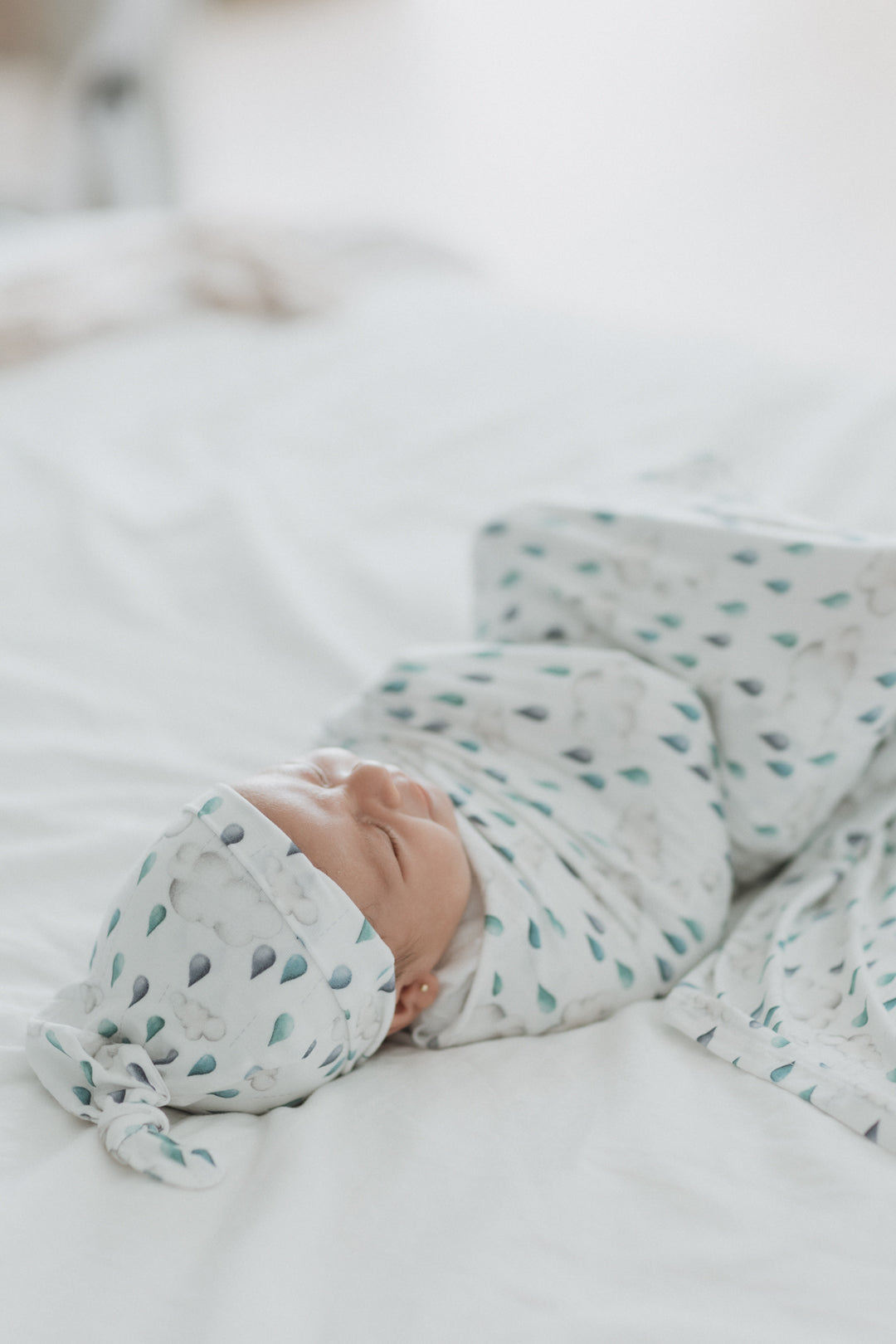 Lluvia azul Swaddle con gorro