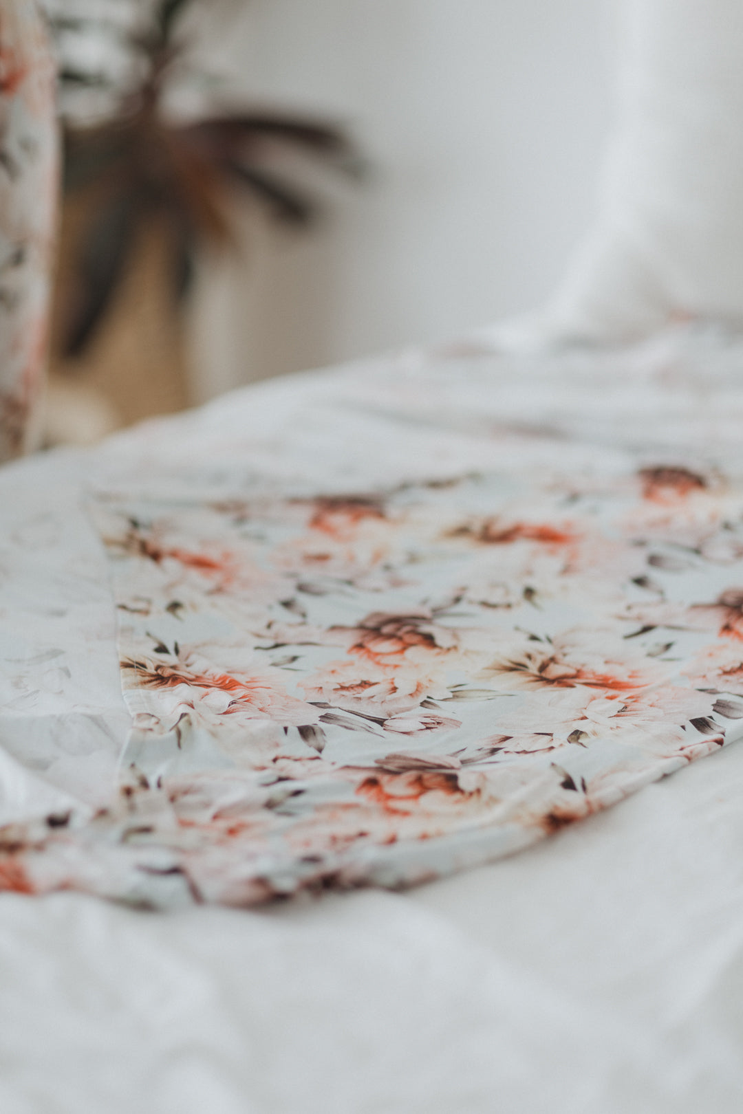 Peonia Swaddle con moño