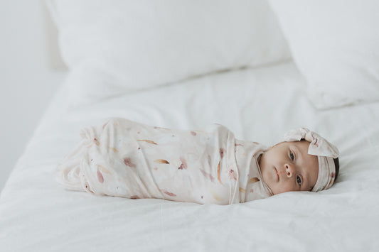 Dulce Flor Swaddle con moño